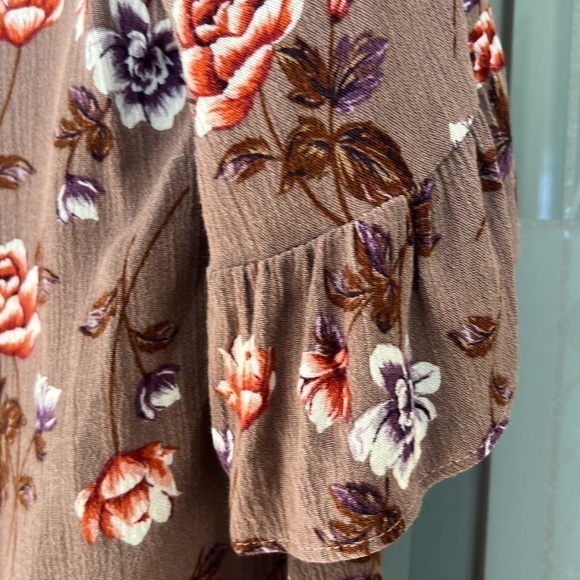 American Eagle Floral Top - Picture 2 of 5